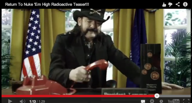 Lemmy als Präsident in ‘Return To Nuke ’Em High’