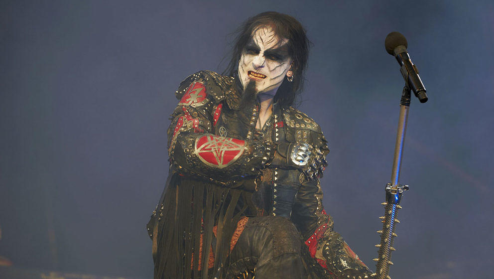 Dimmu Borgir bei einem Live-Auftritt im Jahr 2012