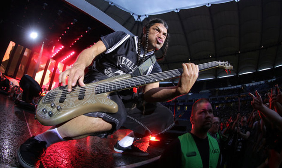 dpatopbilder Robert Trujillo, Bassist der Band Metallica steht am 04.06.2014 in Hamburg auf der B¸hne der Imtech-Arena. Die 