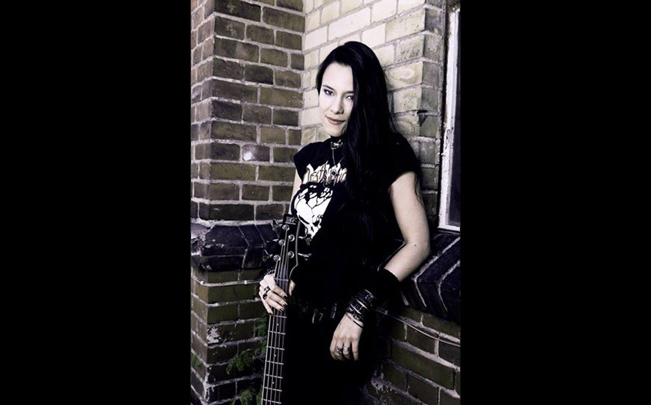 Equilibrium-Bassistin Jen Majura