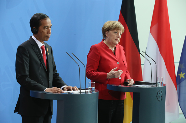 BERLIN, GERMANY - APRIL 18:  German Chancellor Angela Merkel and Indonesian President Joko Widodo speak to the media followin