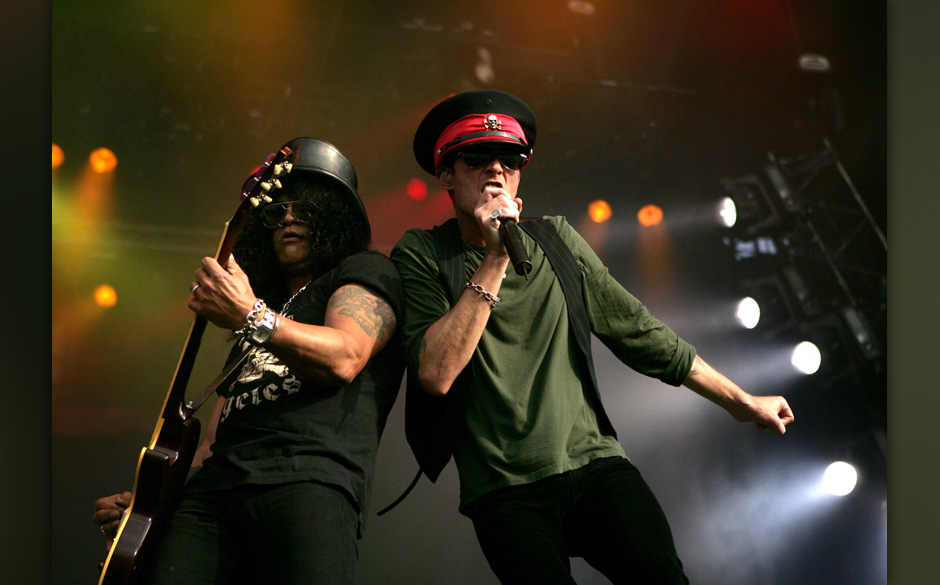 Slash and Scott Weiland of Velvet Revolver during Fields of Rock Festival 2007 in the Netherlands - June 17, 2007 in Biddingh