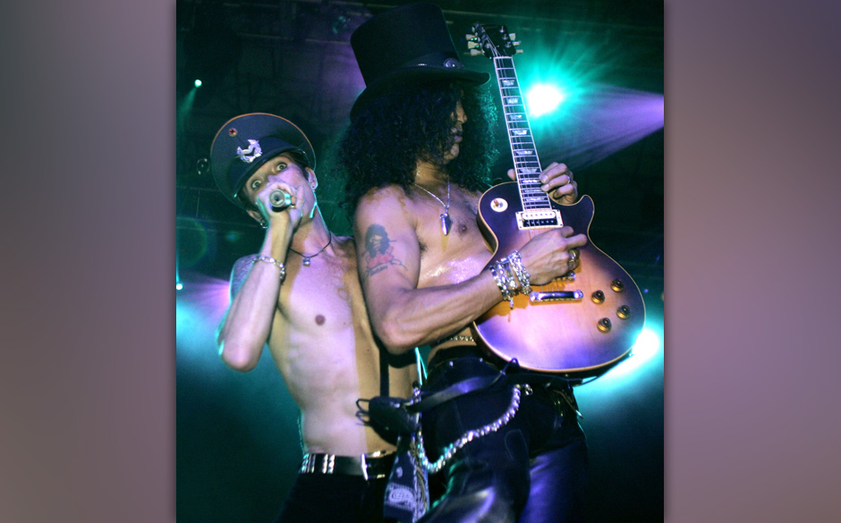 Scott Weiland and Slash of Velvet Revolver (Photo by Chris Polk/FilmMagic)