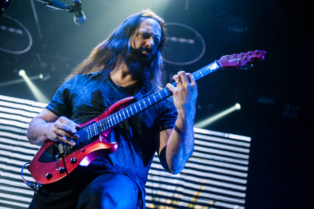 Dream Theater live, 18.02.2014, Düsseldorf: John Petrucci hatte damals schon einen beachtlichen Bart