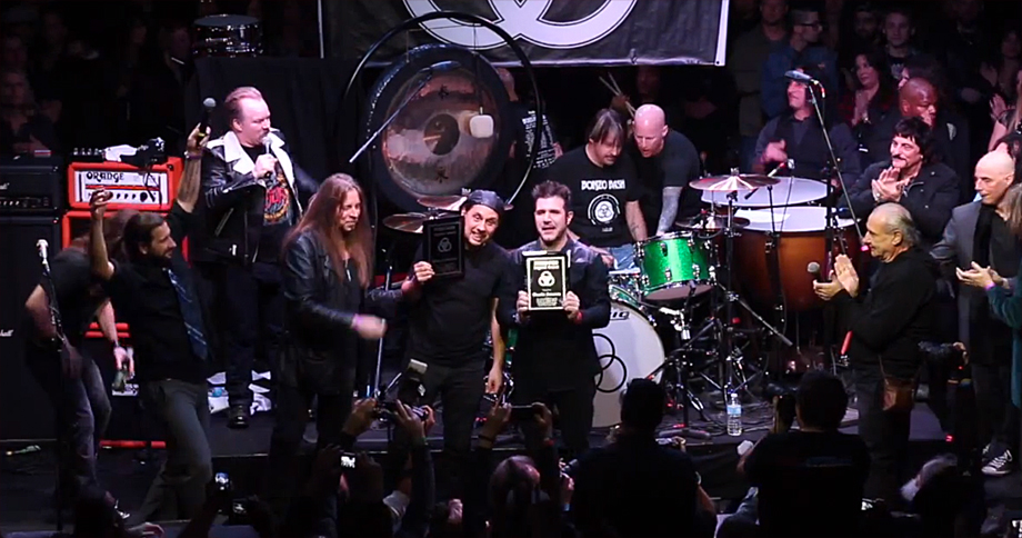 Bonzo Bash 2015 Verleihung des Legend Awards an Dave Lomardo (Philm, Ex-Slayer) und Charlie Benante (Anthrax)