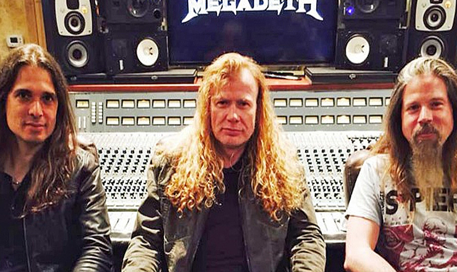 Gitarrist Kiko Loureiro, Dave Mustaine & Session-Schlagzeuger Chris Adler