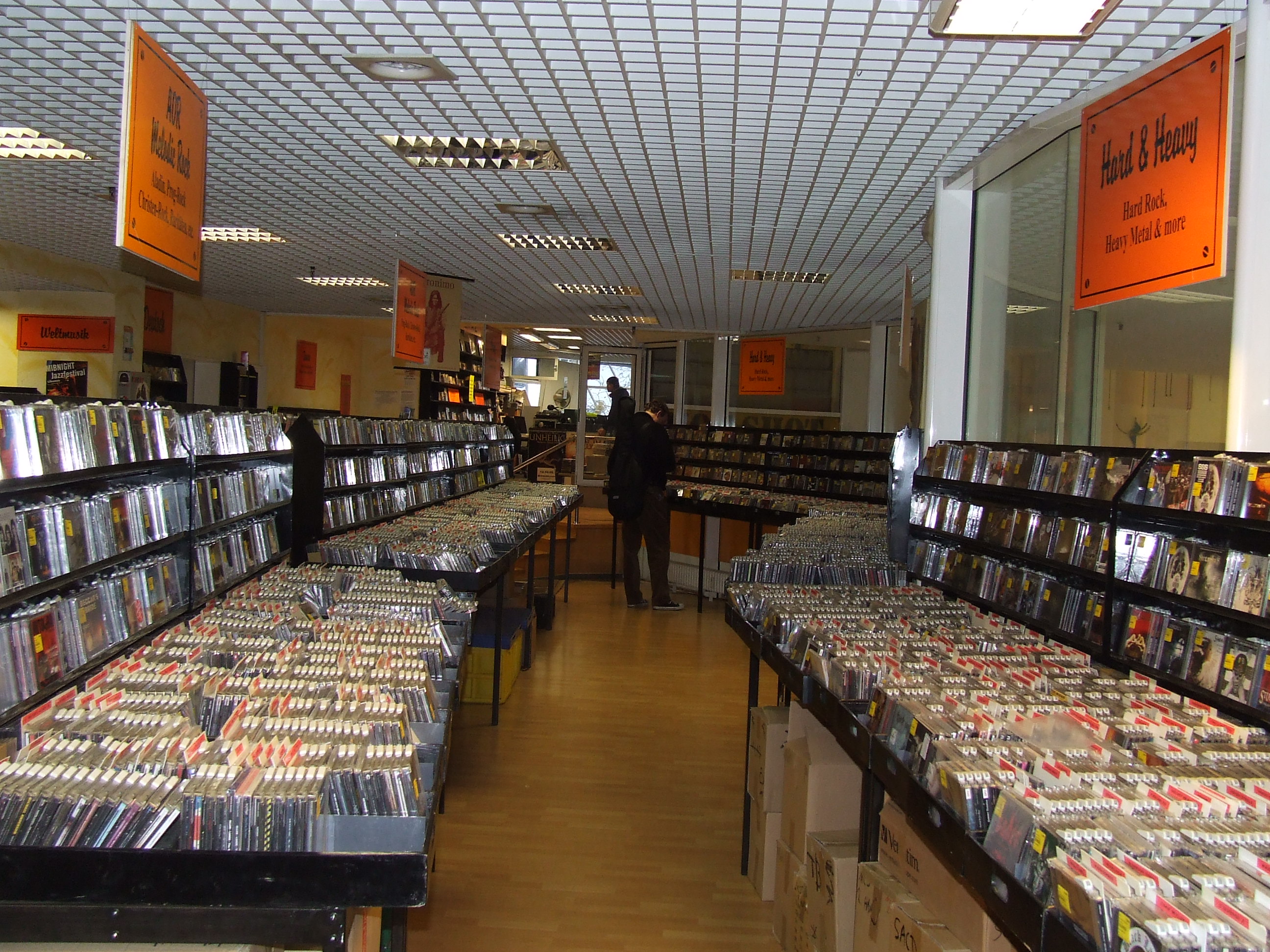 Plattenladen der Woche: 
HOT SHOT RECORDS
Knochenhauerstr. 20-25
28195 Bremen
Telefon: 0421-704730