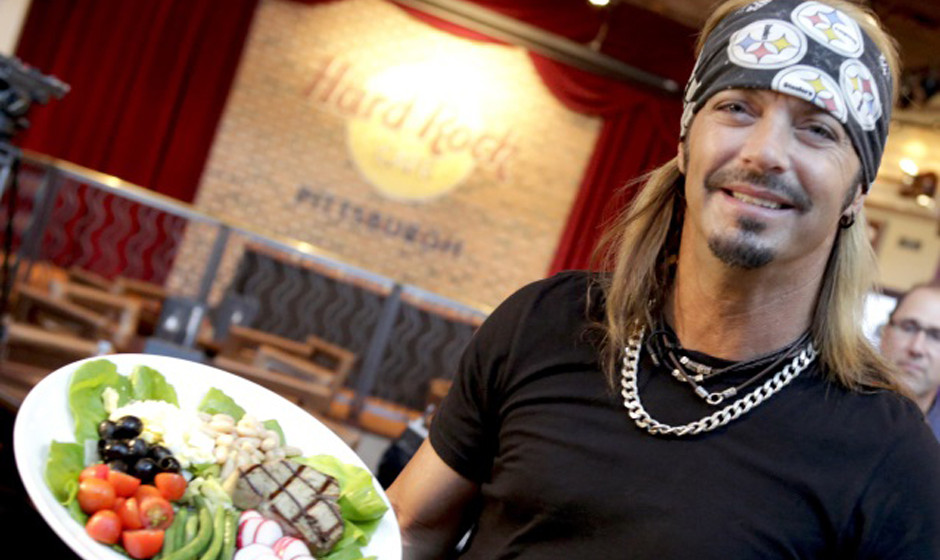 Legendary rocker and Pittsburgh-area native Bret Michaels stops by Hard Rock Cafe Pittsburgh to introduce the new Bret Salad,