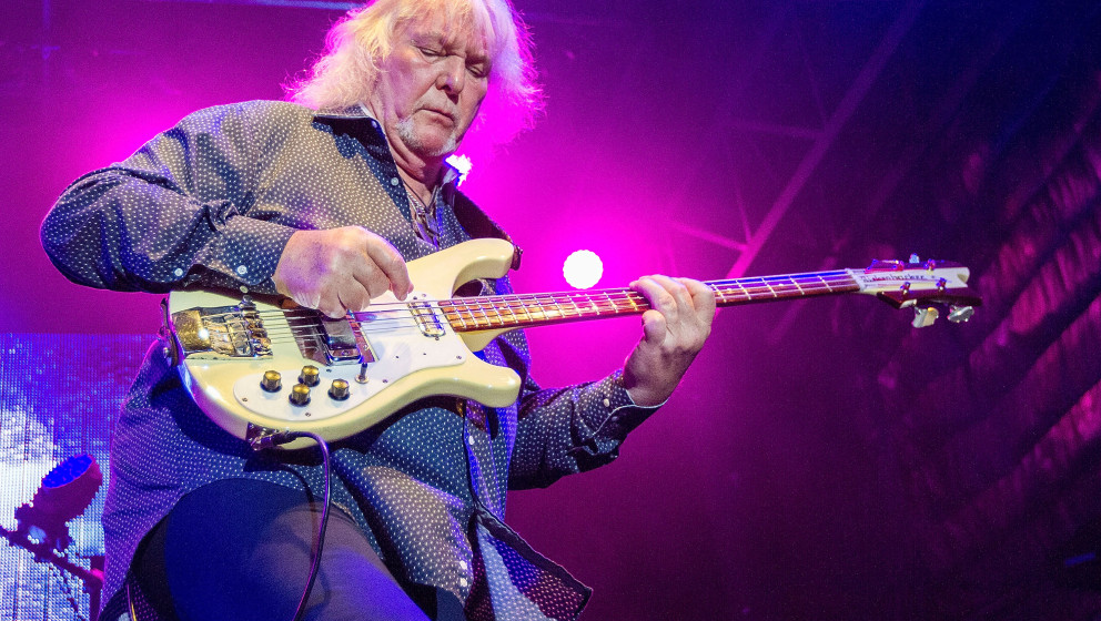 SAN DIEGO, CA - AUGUST 18:  Musician Chris Squire performs on stage with Yes on August 18, 2014 in San Diego, California.  (P