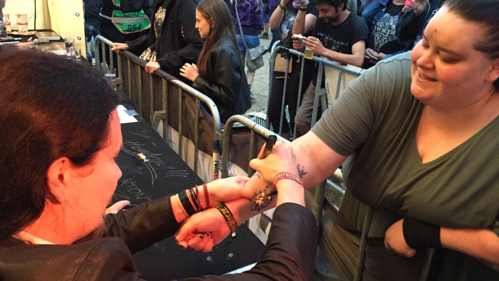 Nightwish bei ihrer Summer Breeze-Autogrammstunde am METAL HAMMER-Stand.