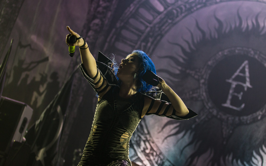 Arch Enemy: Auch 20 Jahre nach ihrer Gründung und mehreren Besetzungwechseln, ist ihr Melodic Death Metal noch immer ein echter Ohren- und Augenschmauß!