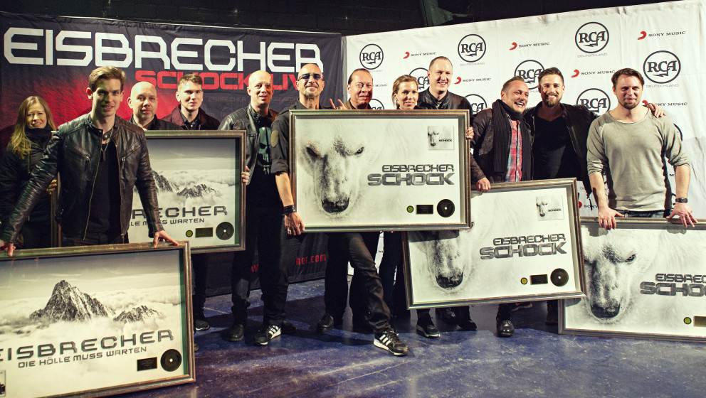 Auf dem Foto (Holger Fichtner für Sony Music) von links nach rechts:
Nikolett Szappanos (Junior Digital Manager AOR-Labelgro