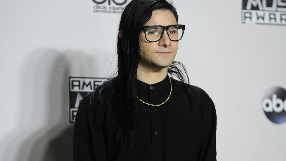 LOS ANGELES, CA - NOVEMBER 22:  Skrillex poses in the press room at the 2015 American Music Awards at Microsoft Theater on No