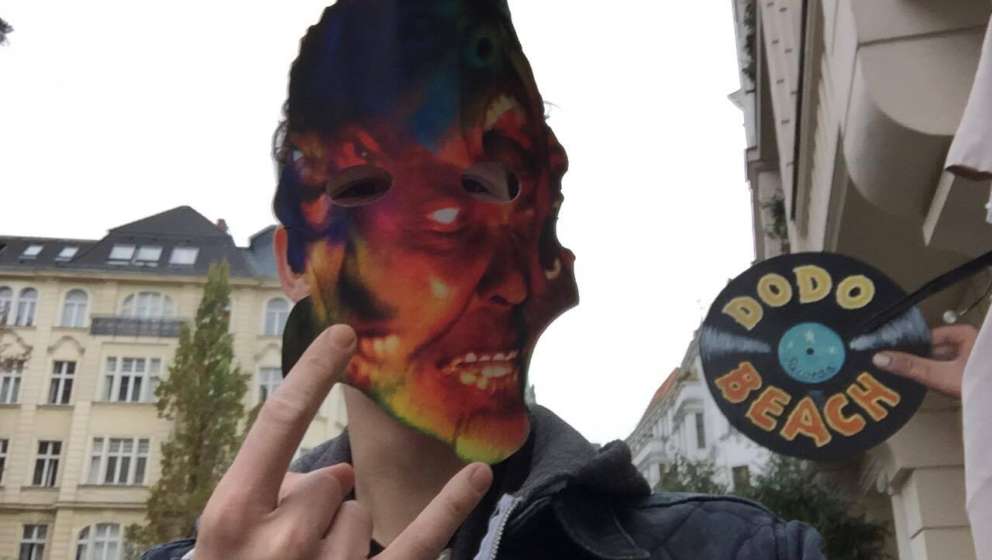 Die Metallica-Halloween Maske zur ‘Atlas, Rise!’-Aktion haben wir im Berliner Plattenladen Dodo Beach ergattert!