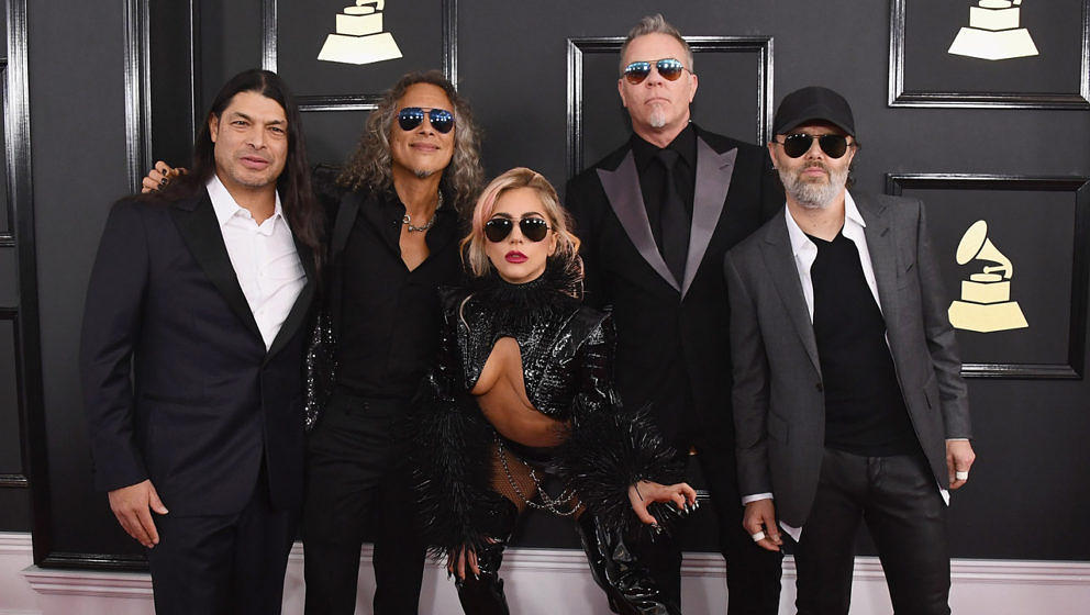 Metallica und Lady Gaga bei den Grammys 2017 auf dem roten Teppich.