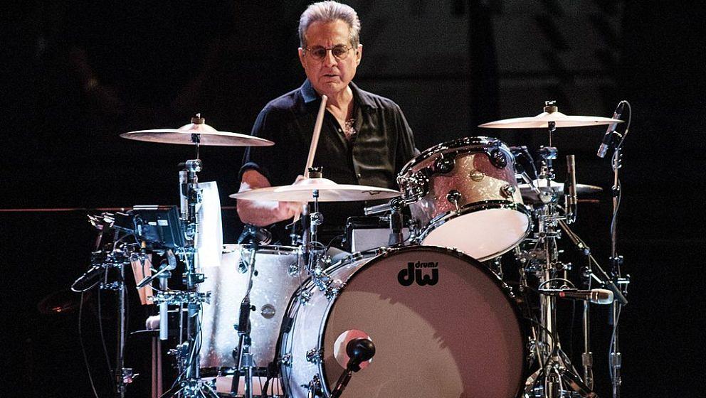 DENVER, CO -  NOVEMER 19:  Max Weinberg performing with 'Bruce Springsteen and the E Street Band' at The Pepsi Center in Denv
