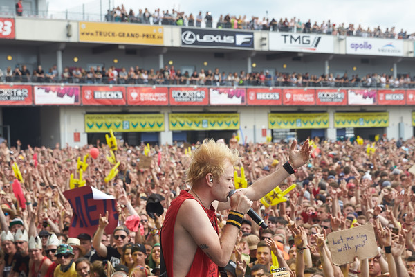 Sänger Deryck Whibley tritt beim Musikfestival 'Rock am Ring' am 03.06.2017 in Nürburg (Rheinland-Pfalz) auf der Hauptbühn