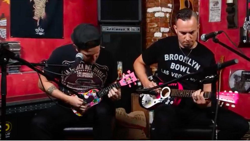 Tremonti covern Metallica auf Hello Kitty-Gitarren