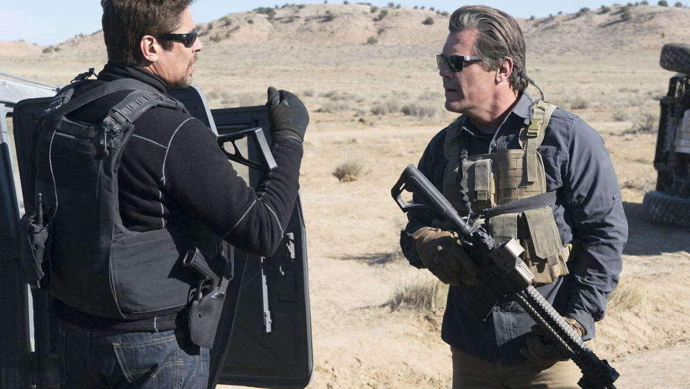 Die Agenten Matt (Josh Brolin) und Alejandro (Benicio Del Toro) an der US-mexikanische Grenze