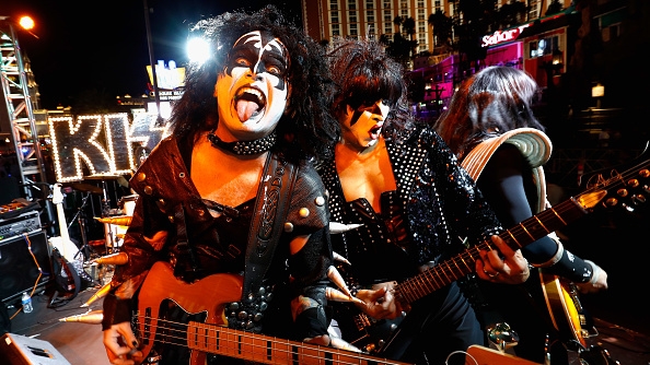 Eine wahrscheinlich gar nicht mal so schlechte Kiss-Cover-Band beim Toyota Rock 'n' Roll Las Vegas Marathon (Foto by Sean M. Haffey/Getty Images)