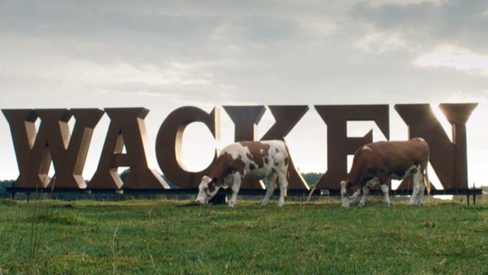 In 'Wacken: Louder Than Hell' auf Arte sieht man nicht nur Kühe grasen