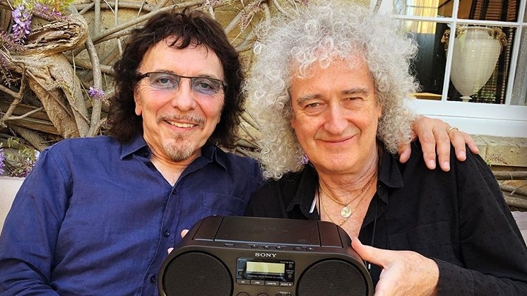 Tony Iommi (Black Sabbath) und Brian May (Queen) freuen sich über ihren Fund