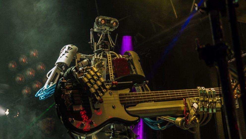 Bei der Roboter-Band Compressorhead ist ebenfalls künstliche Intelligenz im Spiel. Ob die auch Death Metal drauf haben?