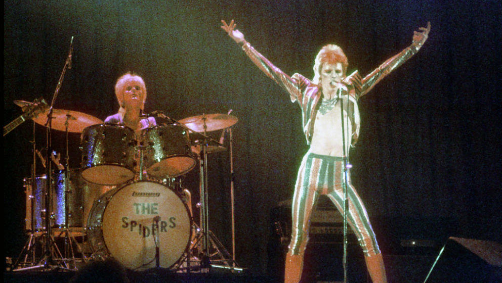 LOS ANGELES - 1973:  Musician David Bowie performs onstage during his 'Ziggy Stardust' era in 1973 in Los Angeles, California