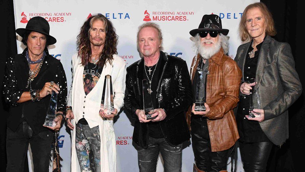 Aerosmith - inklusive Joey Kramer (M.) - nehmen den MusiCares Person of the Year Award in Empfang (24.01.2020)