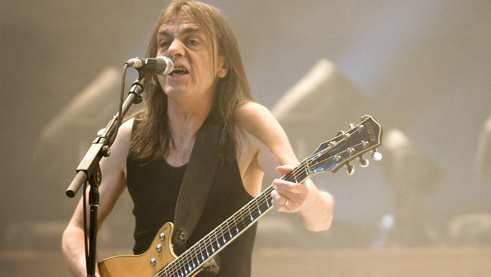AC/DC-Gitarrist Malcolm Young im November 2008 live in Indianapolis