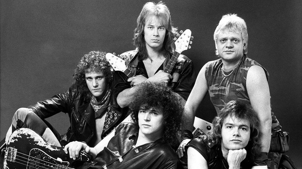 Accepts Besetzung im Jahr 1985: Jörg Fischer, Peter Baltes (vorne), Wolf Hoffmann, Udo Dirkschneider und Stefan Kaufmann (vorne).