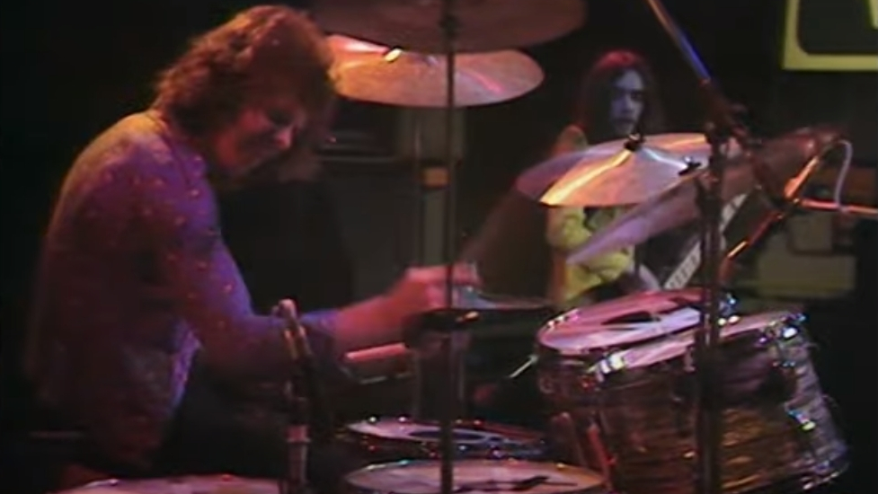 John Hinch bei einem TV-Auftritt von Judas Priest 1975 in der Sendung 'Old Grey Whistle Test'