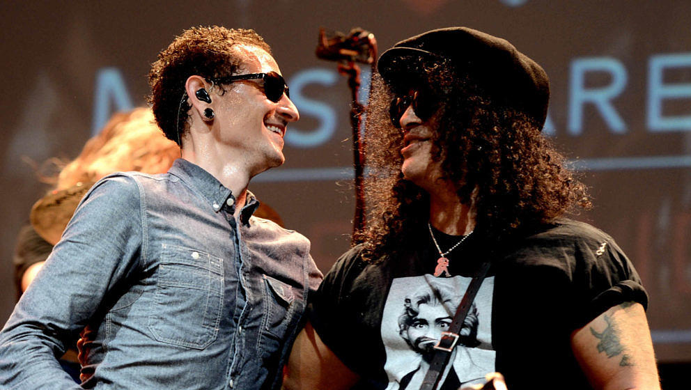 Slash und Chester Bennington beim 9. jährlichen MusiCares MAP Fund Benefit Concert im Club Nokia in Los Angeles am 30. Mai 2013