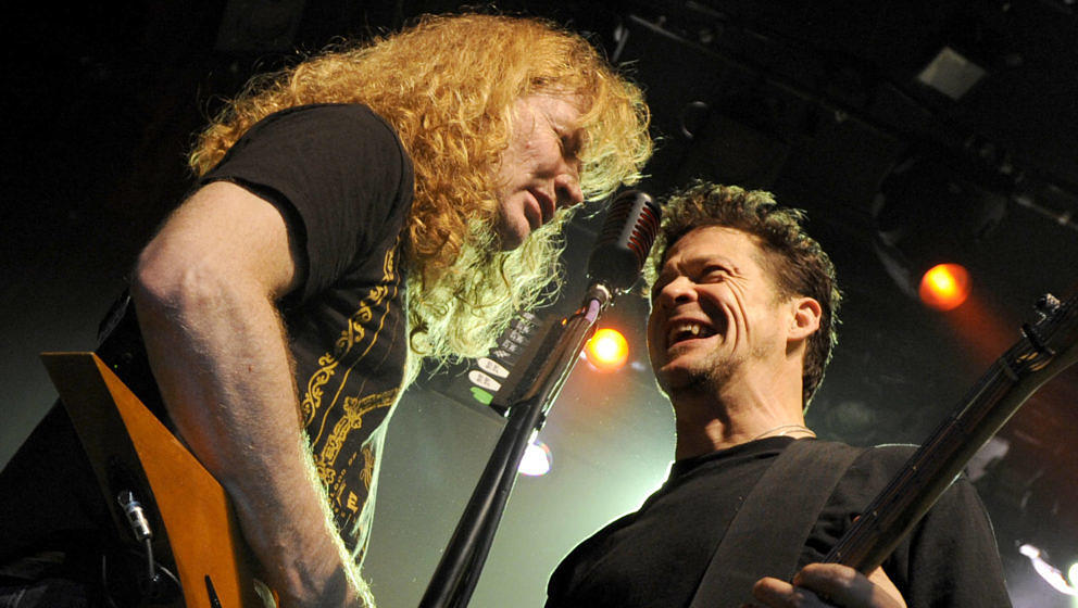Dave Mustaine (l.) und Jason Newsted bei einem Metallica-Konzert zum 30 Bandjubiläum am 10.12.2011