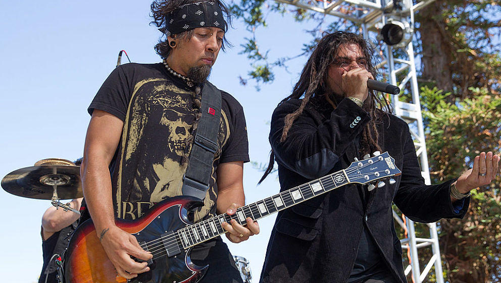 MOUNTAIN VIEW, CA - JULY 06:  Guitarist Ahrue Luster and vicalist Cristian Machado of Ill Nino perform at the Rockstar Energy