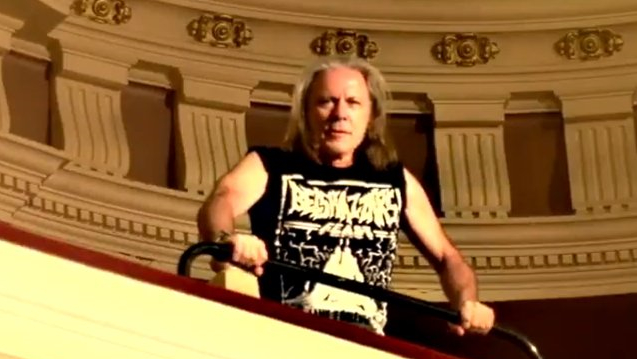 Iron Maiden-Frontmann Bruce Dickinson im 'Belshazzar's Feast'-Shirt