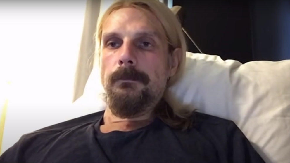 Richie Faulkner im Zoom-Call vom Krankenbett zuhause in Nashville aus