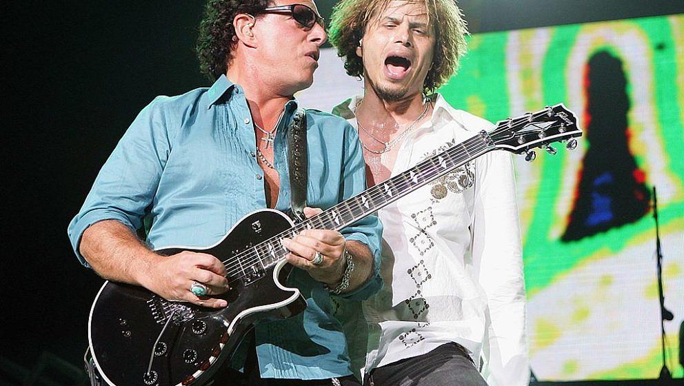 LAS VEGAS - AUGUST 18:  Journey guitarist Neal Schon (L) and singer Jeff Scott Soto perform during a sold-out show at the Man