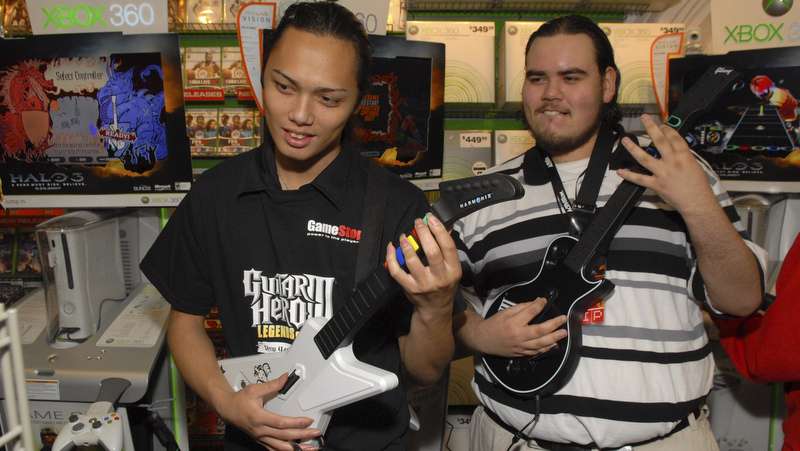 Gaming-Fans zocken 'Guitar Hero III: Legends of Rock' (New York, 2007)