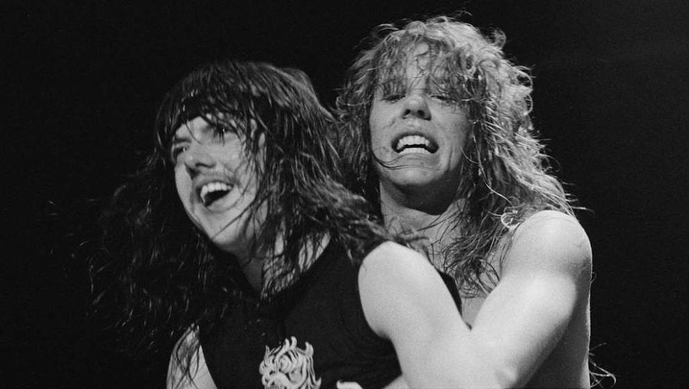 James Hetfield (r.) und Lars Ulrich von Metallica im Februar 1984 beim Auftritt auf dem Aardshock Festival in den Niederlanden