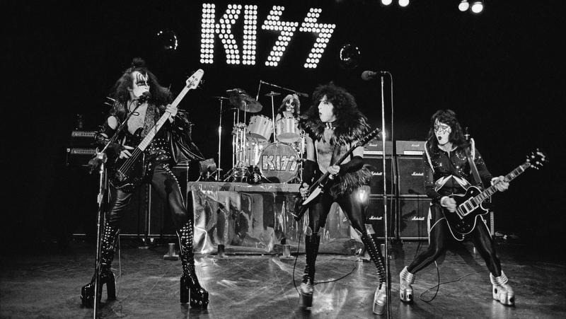 Kiss 1975 live in Detroit: Gene Simmons, Peter Criss, Paul Stanley und Ace Frehley (v.l.)