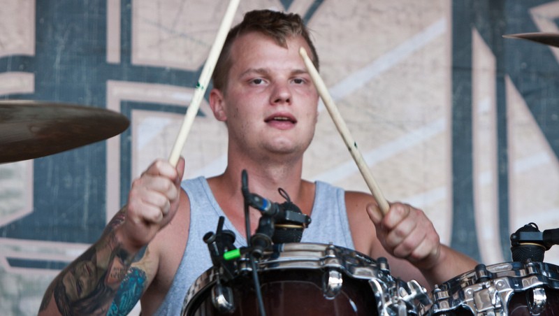 Kevin Boutot mit The Acacia Strain auf Warped Tour-Station in Pomona (1.7.2011)