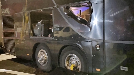 Die Schäden am Tourbus von Obituary