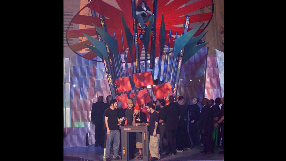 Rage Against The Machine-Bassist Tim Commerford stört die Preisübergabe an Limp Bizkit (MTV Video Music Awards 2000)