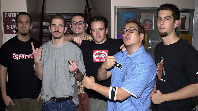 Linkin Park 2001 beim KROQ Acoustic Xmas in Universal City, Kalifornien