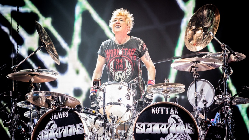James Kottak beim Scorpions-Konzert am 11.11.2015 im Mediolanum Forum in Mailand
