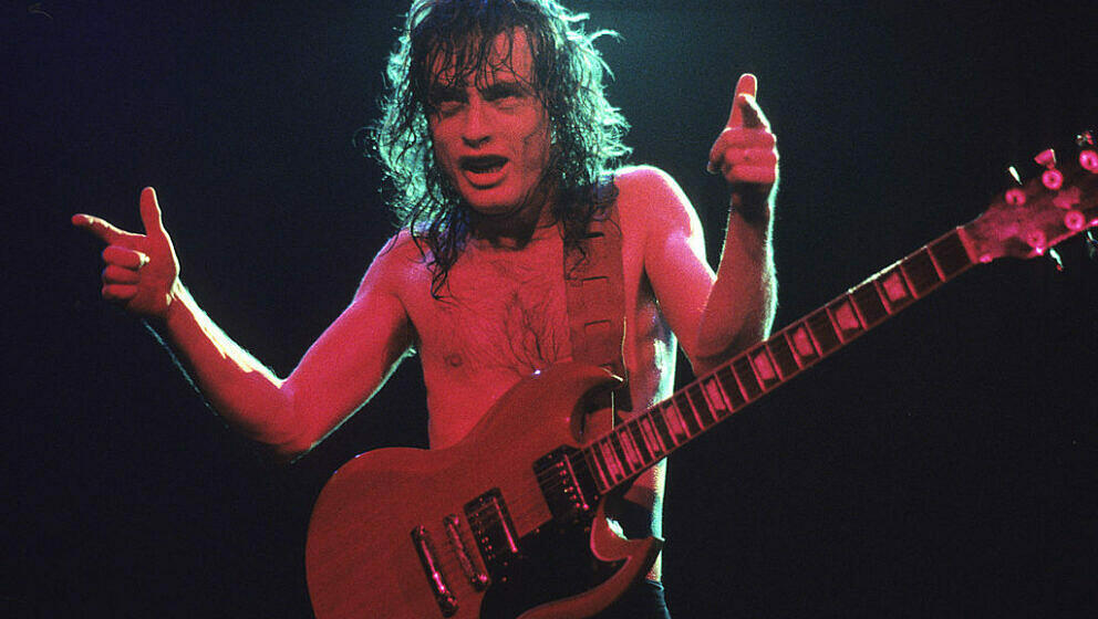 Angus Young mit AC/DC live im Nassau Coliseum, Uniondale, New York, 20. September 1986