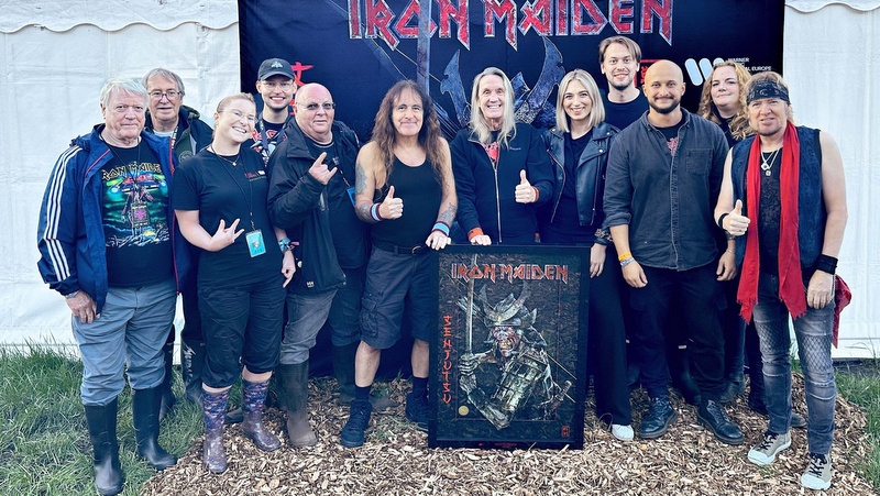 Iron Maiden nehmen Gold für SENJUTSU in Empfang