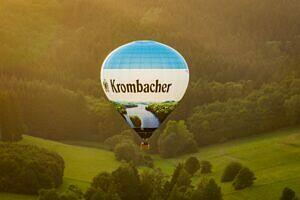 Krombacher Ballon im Grünen