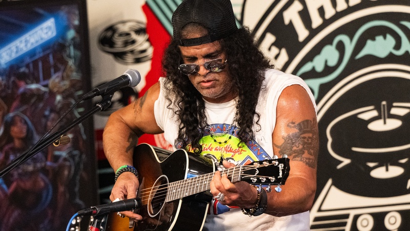 Guns N’ Roses-Gitarrist Slash bei einem Auftritt für sein Blues-Soloalbum ORGY OF THE DAMNED am 29. Mai 2024 in Los Angeles